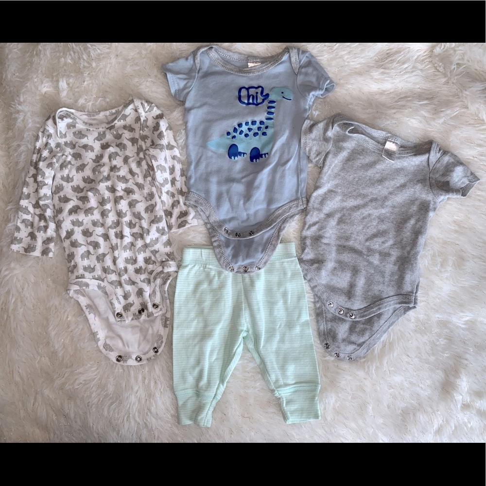 4-Baby clothes . 2(0-3 Months and 2(3-6 Months